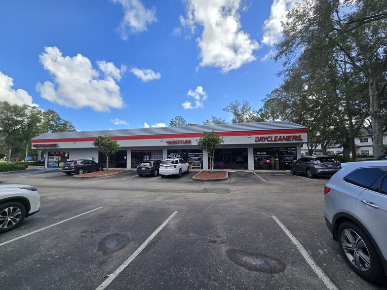 241 N Hunt Club Blvd, Longwood, FL for lease - Building Photo - Image 2 of 5