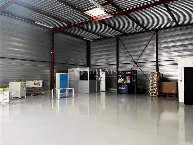 Flex in Eckbolsheim for lease - Interior Photo - Image 3 of 8