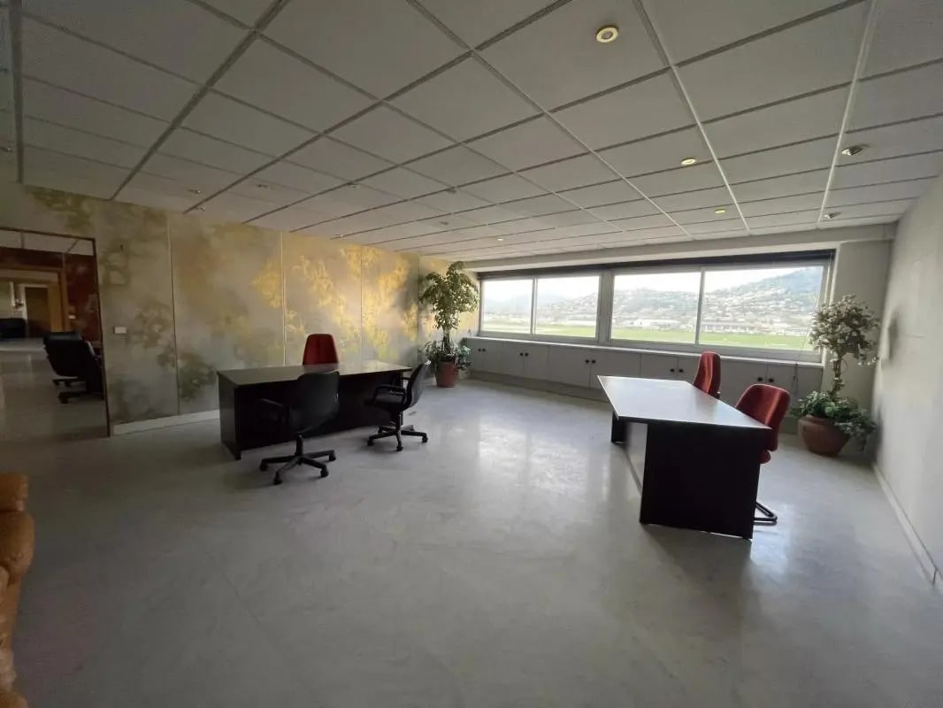 Office in Mandelieu-la-Napoule for lease Interior Photo- Image 1 of 19
