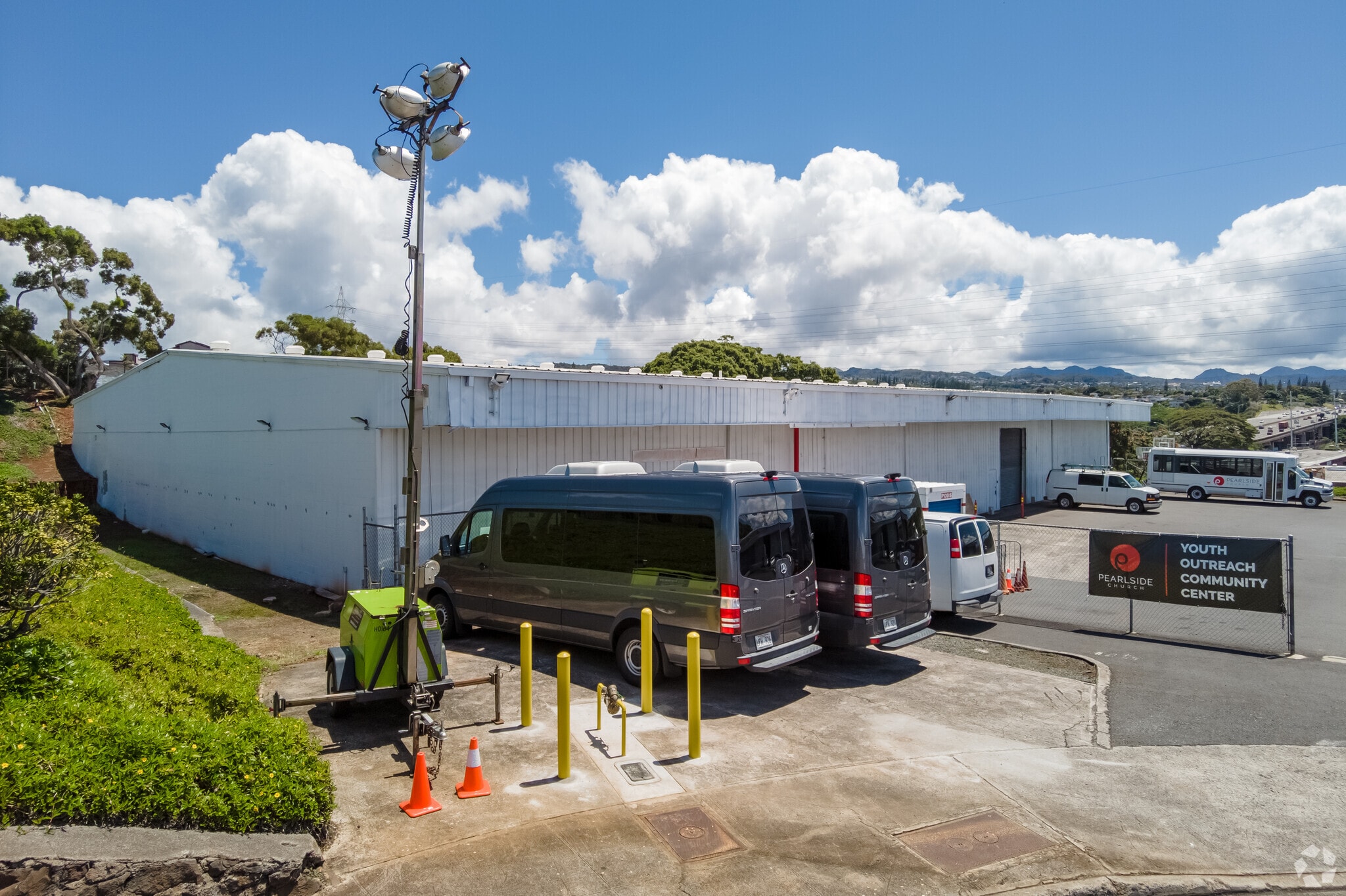 98-781 Oihana Pl, Aiea, HI for sale Primary Photo- Image 1 of 1