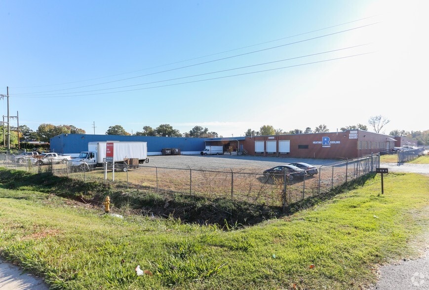 5639 Brookshire Blvd, Charlotte, NC 28216