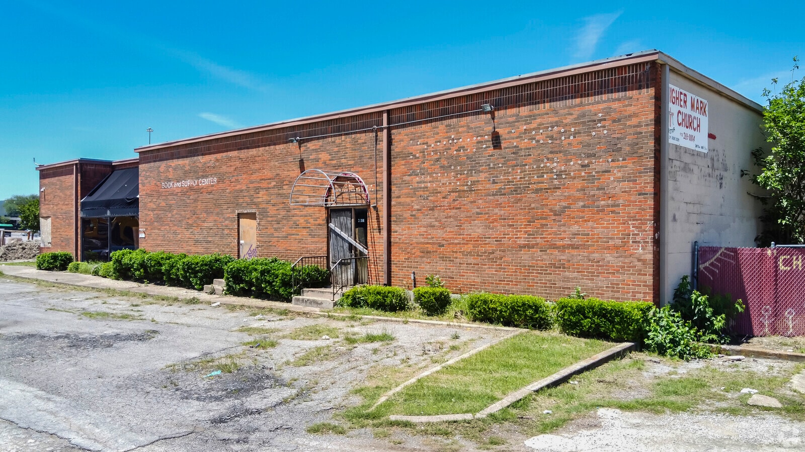 3304 W Camp Wisdom Rd, Dallas, TX 75237