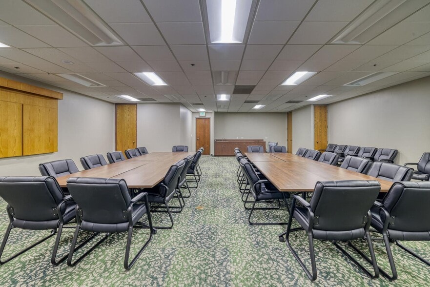 3300 S Parker Rd, Aurora, CO for lease - Interior Photo - Image 3 of 17