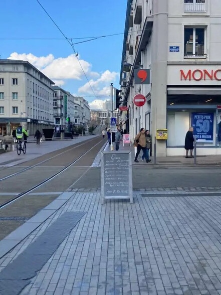 Retail in Brest for lease - Building Photo - Image 1 of 4