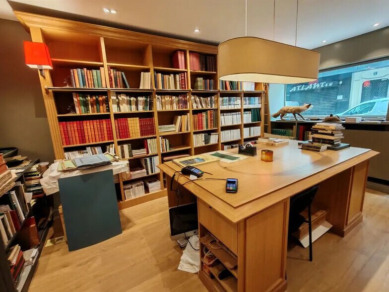 Retail in Paris for lease - Interior Photo - Image 3 of 3