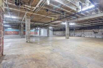 611 Houston St, Fort Worth, TX for lease Building Photo- Image 2 of 9