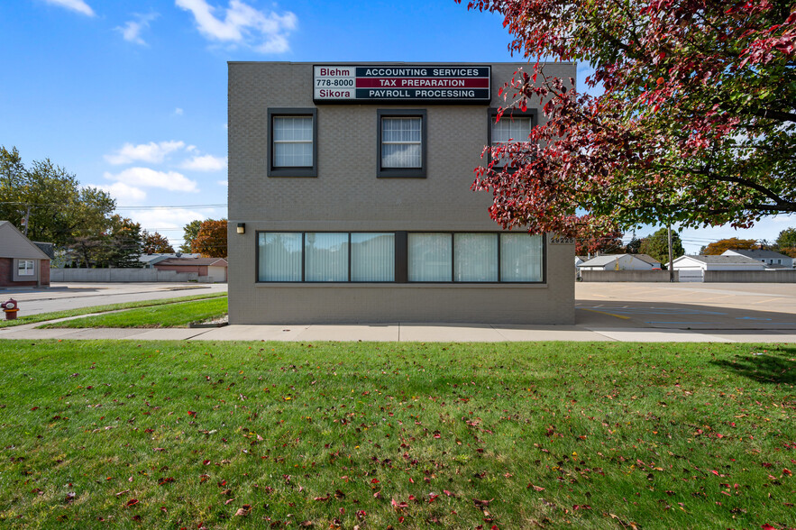 29225 Harper Ave, Saint Clair Shores, MI for sale - Building Photo - Image 1 of 1