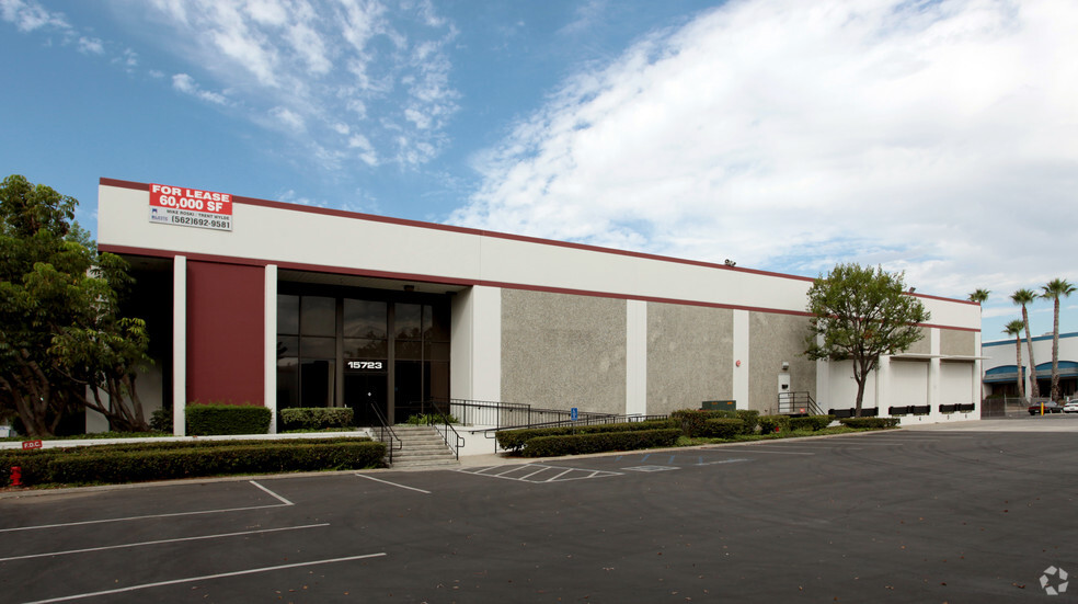 15723 Shoemaker Ave, Norwalk, CA for lease - Building Photo - Image 3 of 7