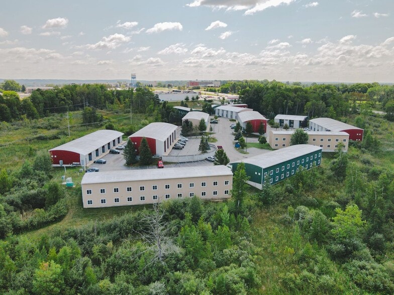 15345 Venlo Pl, Big Rapids, MI for sale - Building Photo - Image 2 of 10