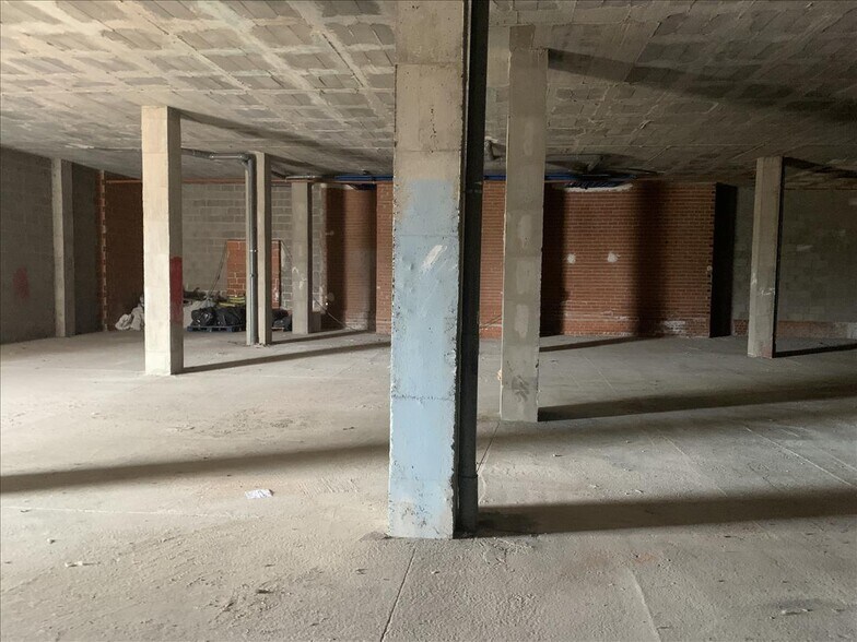 Retail in Mondragón for sale - Building Photo - Image 3 of 12