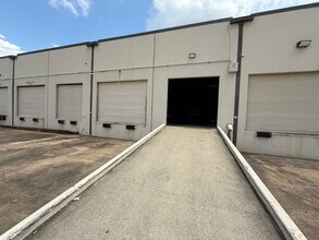 16515 Hedgecroft Dr, Houston, TX for lease Building Photo- Image 2 of 6