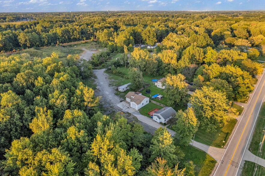 27266 Bagley Rd, Olmsted Twp, OH for sale - Primary Photo - Image 1 of 1