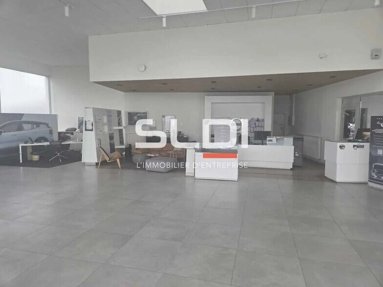 Flex in Châlons-en-Champagne for lease - Lobby - Image 3 of 7