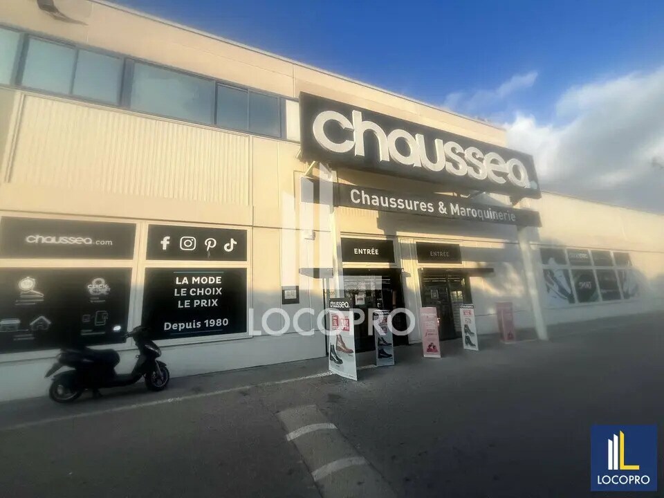 Retail in Grasse for lease Building Photo- Image 1 of 6