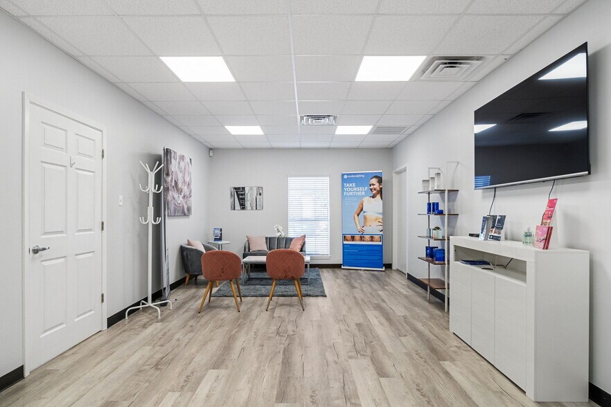 3303 W Davis St, Conroe, TX for sale - Interior Photo - Image 1 of 1