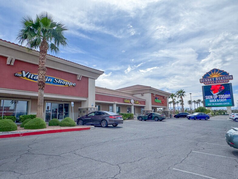 1205 W Sunset Rd, Henderson, NV for lease - Building Photo - Image 2 of 8