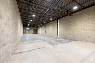 1248-1360 Rue Beaulac, Saint-Laurent, QC for lease Interior Photo- Image 2 of 3