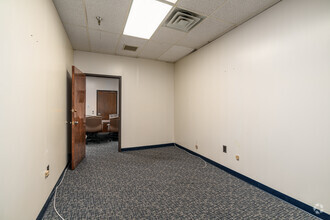 5070-5080 Parkside Ave, Philadelphia, PA for lease Interior Photo- Image 2 of 2