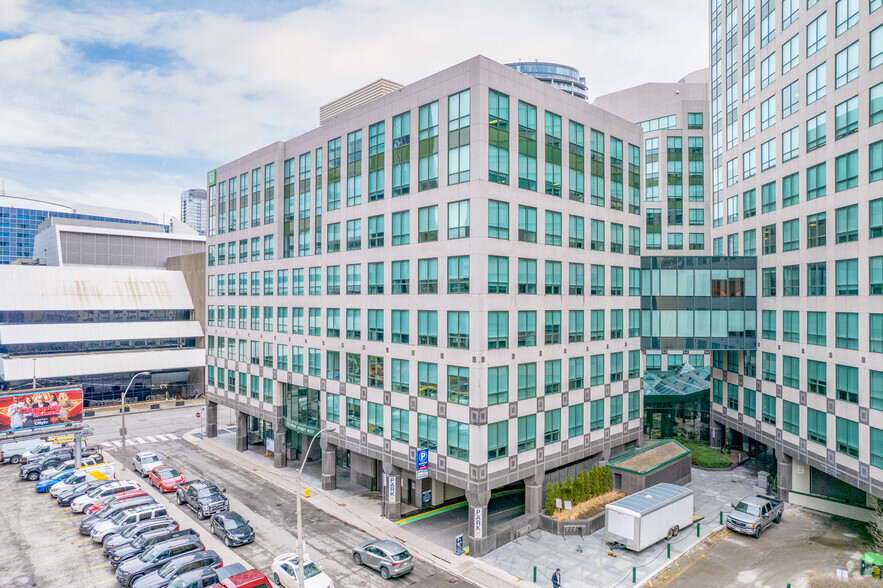 310 Front St W, Toronto, ON for lease - Building Photo - Image 3 of 7