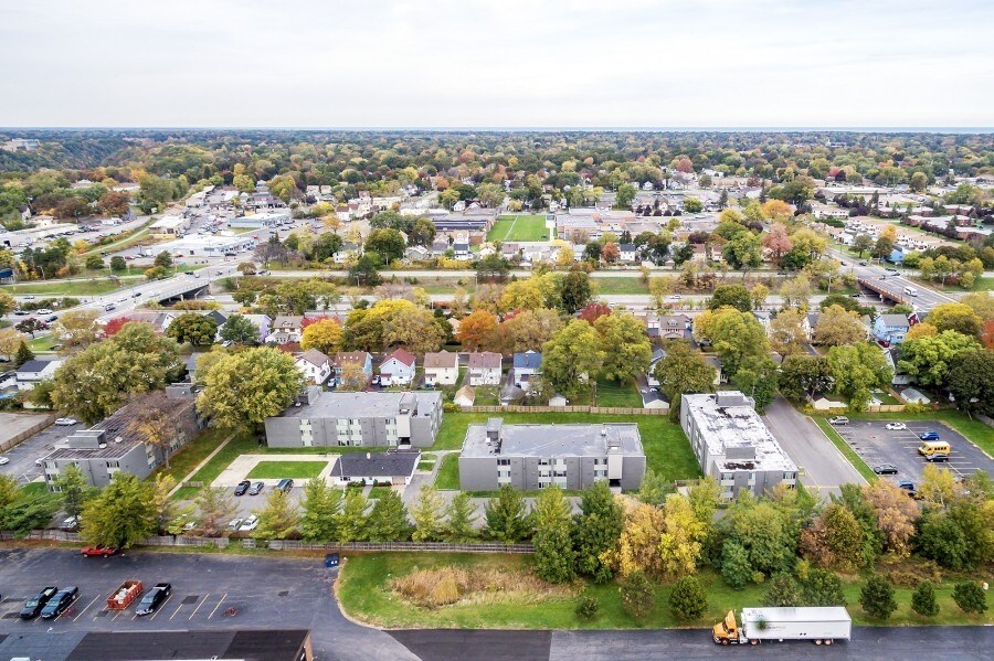 100 Resolute Cir, Rochester, NY 14621