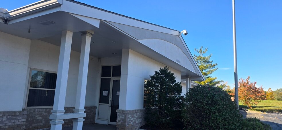 4240 S Lees Summit Rd, Independence, MO for lease - Building Photo - Image 3 of 17