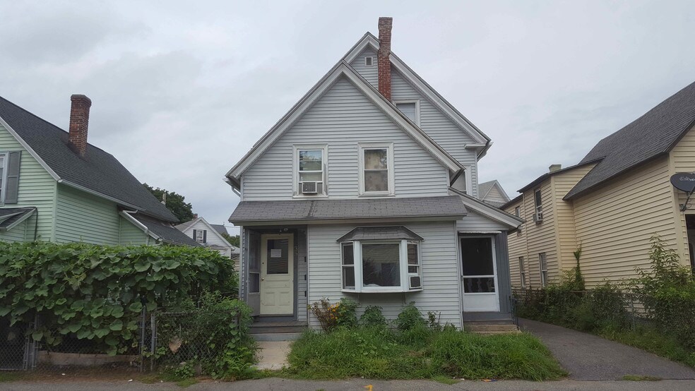 35 Litchfield St, Worcester, MA 01603