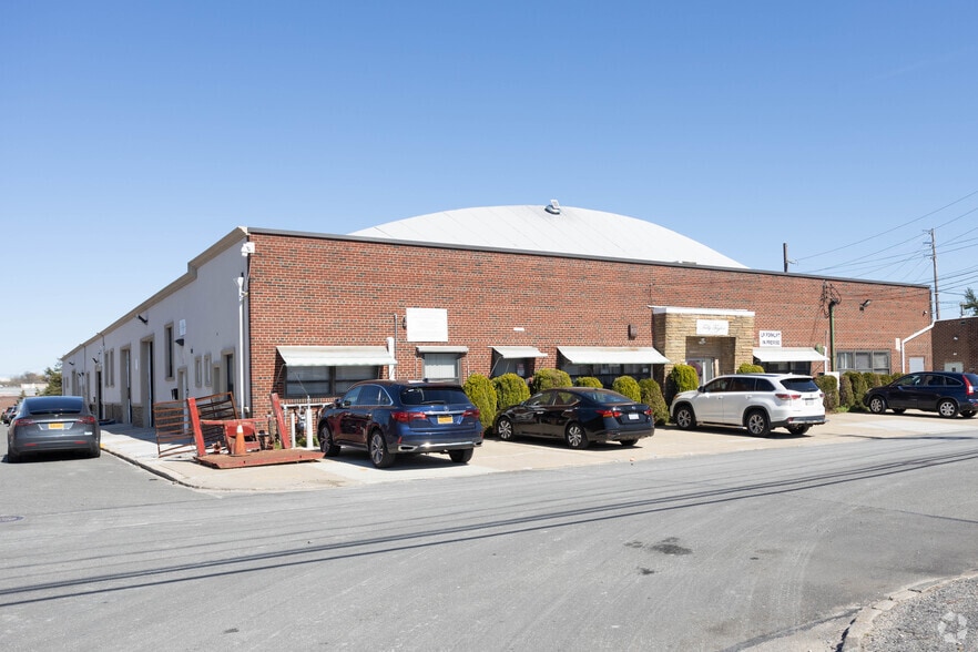 200 Fulton Ave, Garden City Park, NY for sale - Primary Photo - Image 1 of 1