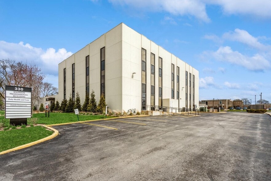 330 N Madison St, Joliet, IL for lease - Building Photo - Image 1 of 2