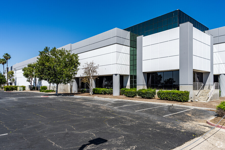 3950 Airport Dr, Ontario, CA for lease - Building Photo - Image 3 of 7