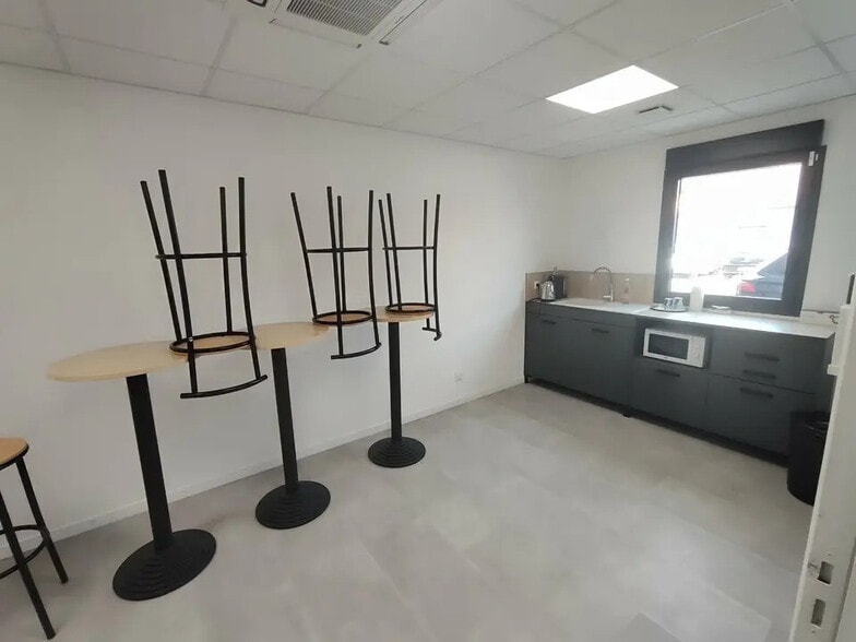 Flex in Vaulx-Milieu for sale - Interior Photo - Image 3 of 9