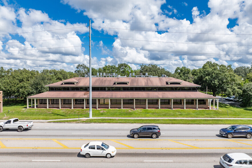 2701 W Busch Blvd, Tampa, FL for lease - Building Photo - Image 1 of 9