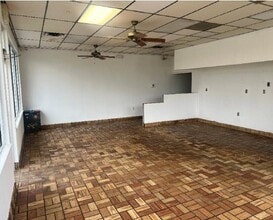 5025 N Grand River Ave, Lansing, MI for lease Interior Photo- Image 2 of 3