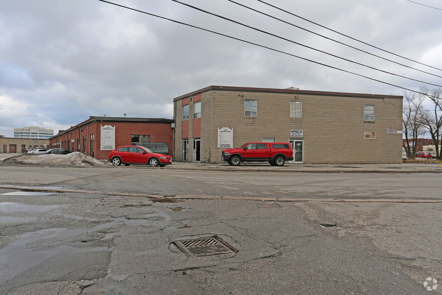 127 Manville Rd, Toronto, ON for lease - Primary Photo - Image 1 of 11