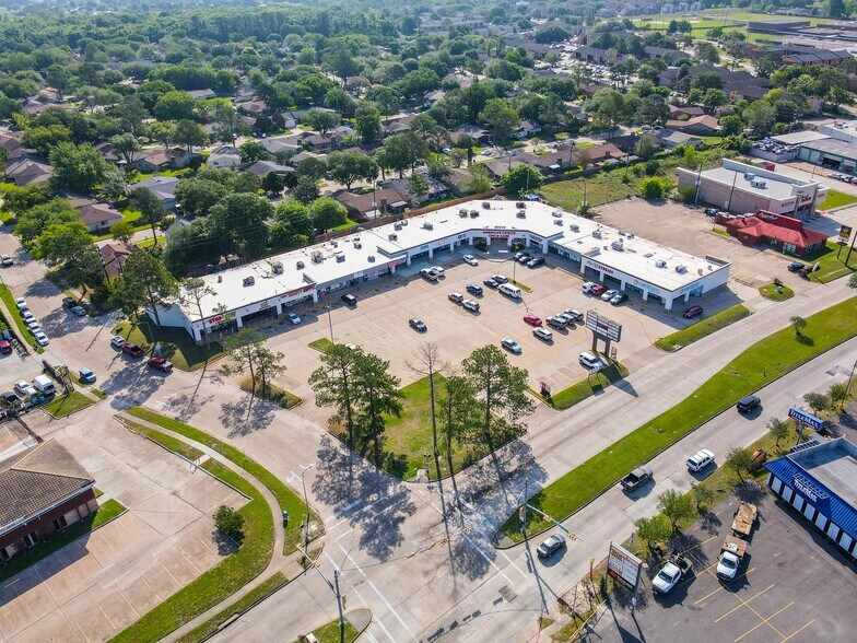 8102-8140 Antoine Dr, Houston, TX for lease - Building Photo - Image 2 of 4