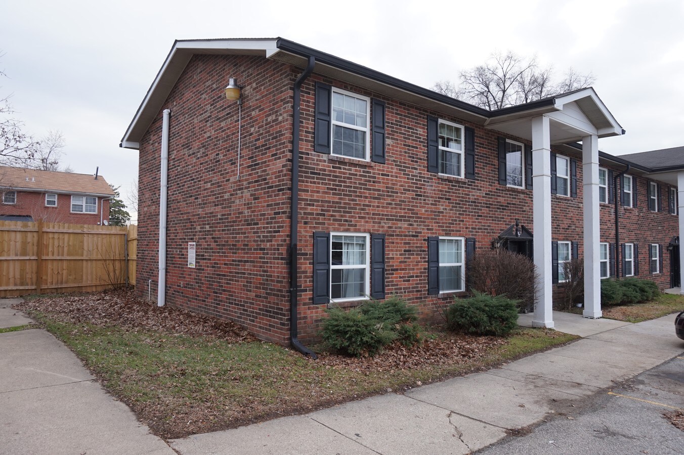 5011 Southside Dr, Louisville, KY 40214