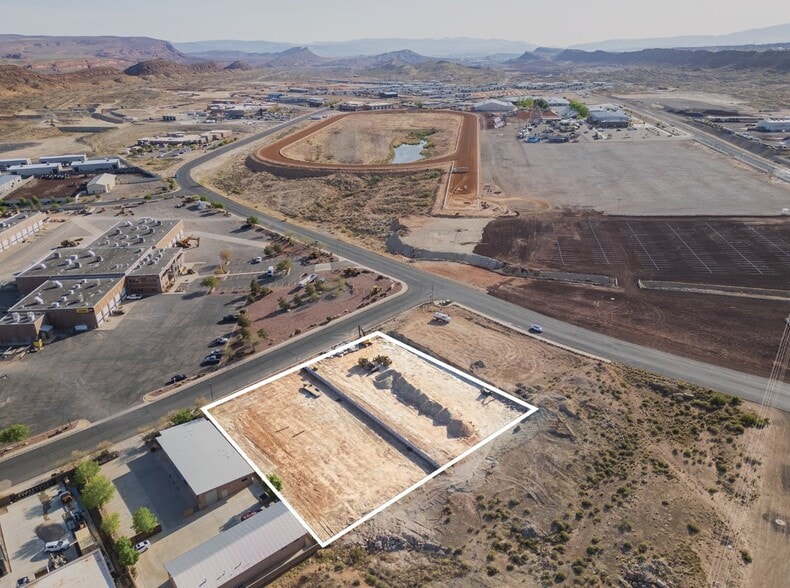 5283 Wheeler Way, Hurricane, UT for lease - Building Photo - Image 1 of 5