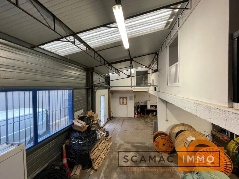 Industrial in Villeneuve-le-Roi for lease - Building Photo - Image 2 of 5