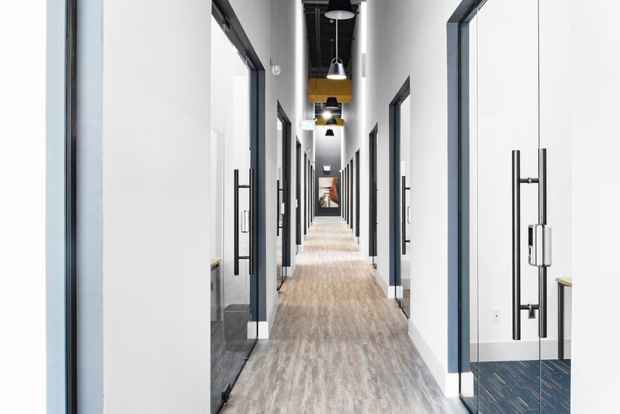 600 Matheson Blvd W, Mississauga, ON for lease - Interior Photo - Image 3 of 21