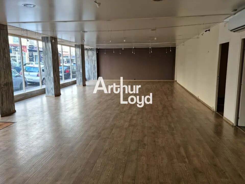 Retail in Nice for sale Interior Photo- Image 1 of 8