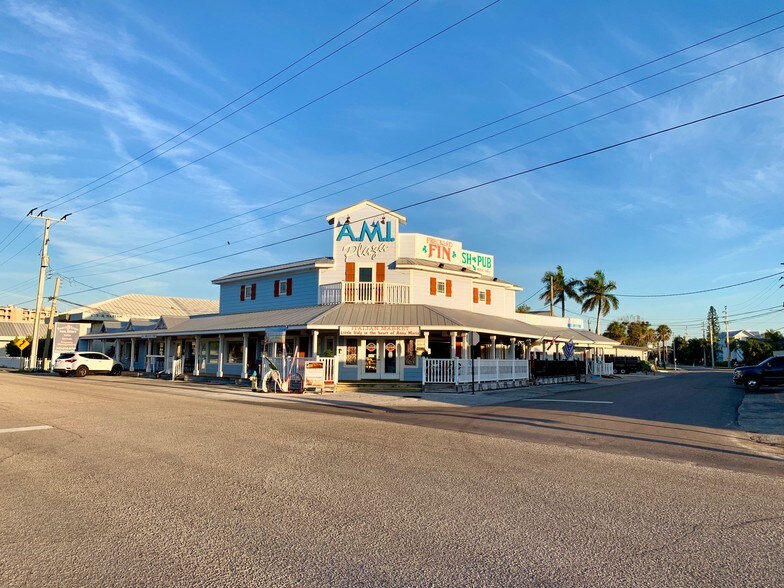 5337 Gulf Dr, Holmes Beach, FL for sale - Building Photo - Image 1 of 1