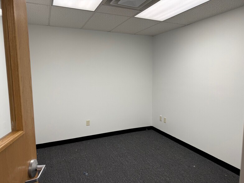 3 Dunham Rd, Billerica, MA for lease - Building Photo - Image 3 of 5