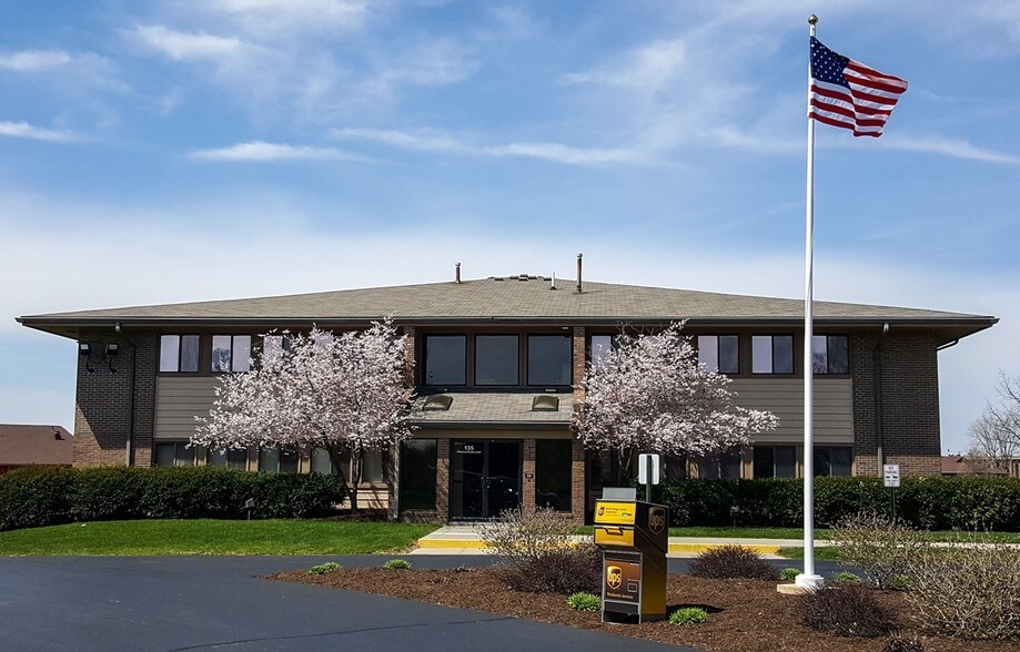 135 Chesterfield Ln, Maumee, OH for sale - Building Photo - Image 1 of 1