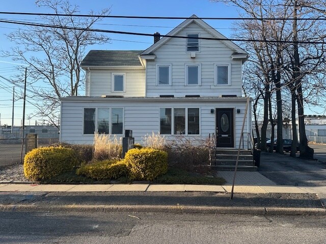 128 Front St, Mineola, NY for lease - Building Photo - Image 2 of 12