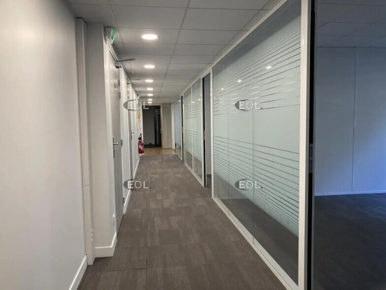 Office in Charenton-le-Pont for lease - Interior Photo - Image 2 of 4
