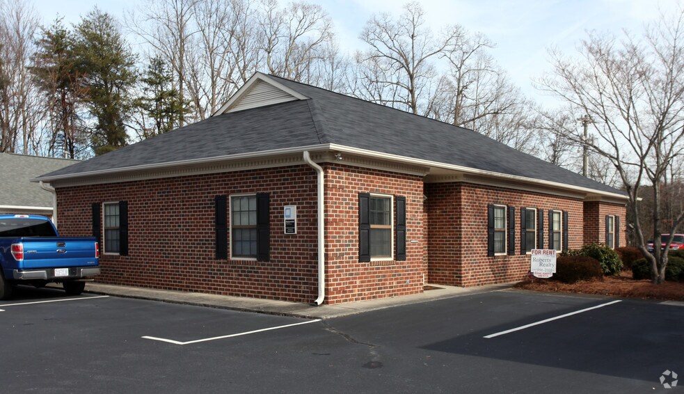 520 Arbor Hill Rd, Kernersville, NC 27284