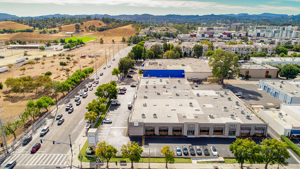 20900 Victory Blvd, Woodland Hills, CA for lease - Aerial - Image 2 of 8