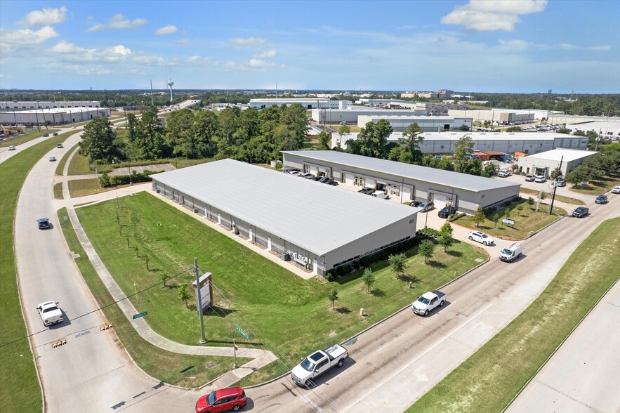 12155 Cutten Rd, Houston, TX for lease - Building Photo - Image 1 of 2