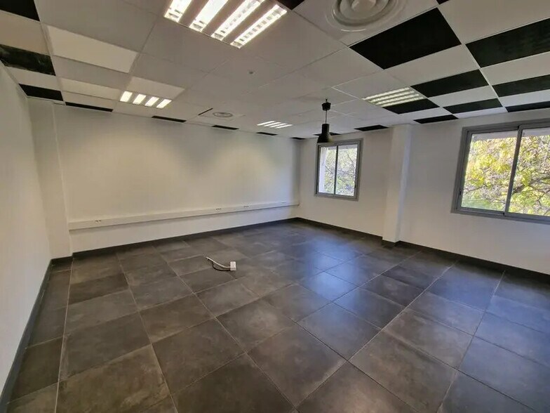 Office in Vence for sale - Interior Photo - Image 2 of 6