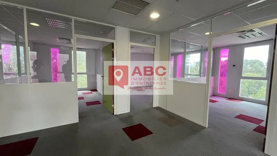 Office in Le Crès for lease Interior Photo- Image 1 of 13