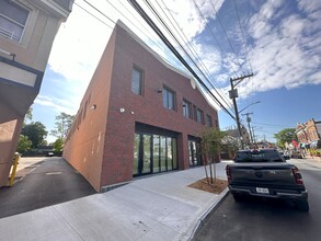 217 Main St, Staten Island, NY for lease Building Photo- Image 2 of 6